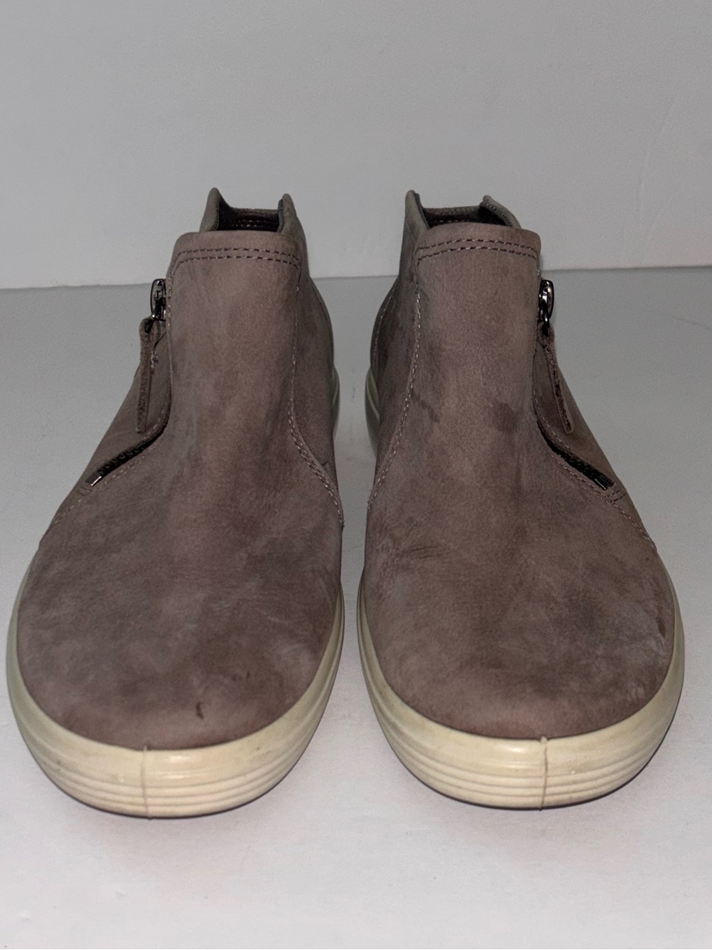 Ecco Soft 7 Low Bootie Women Size 7 Eur 38 Taupe Suede Boots $170 MSRP - Picture 3 of 6